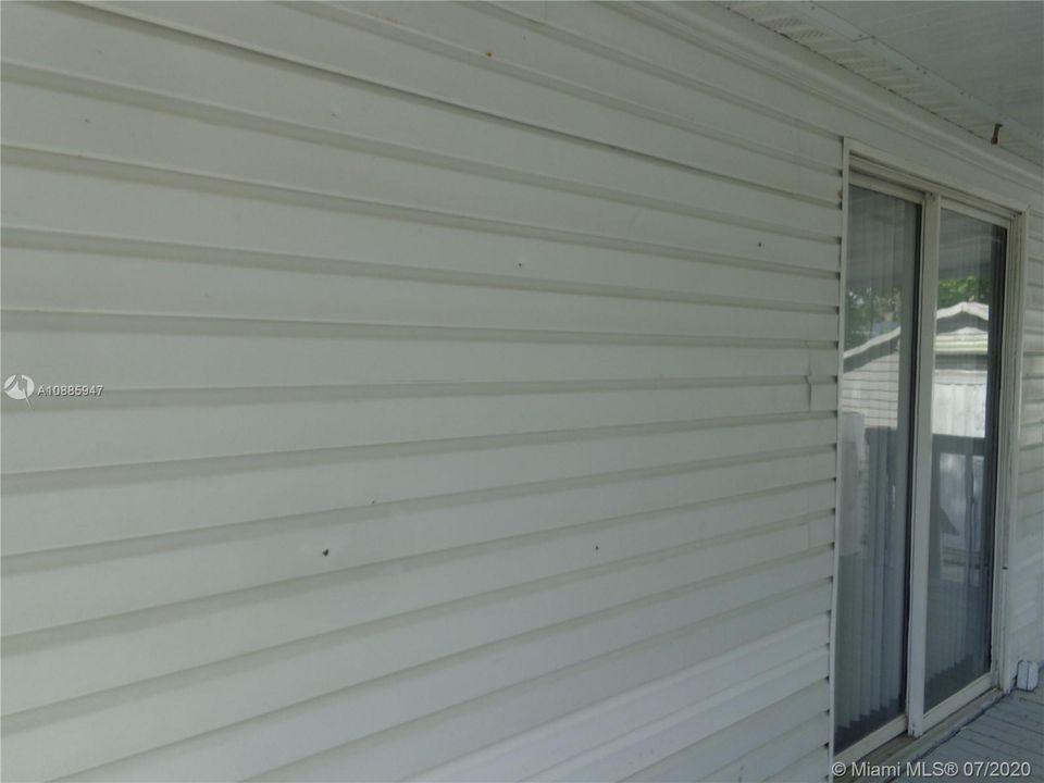 Vendido Recientemente: $149,990 (4 camas, 2 baños, 1690 Pies cuadrados)