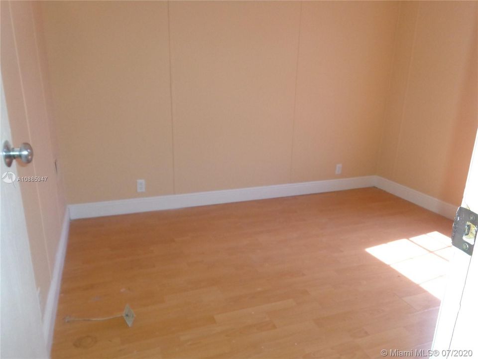 Vendido Recientemente: $149,990 (4 camas, 2 baños, 1690 Pies cuadrados)