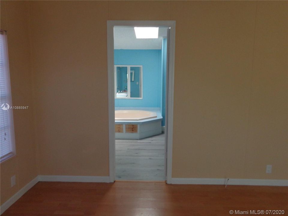 Vendido Recientemente: $149,990 (4 camas, 2 baños, 1690 Pies cuadrados)