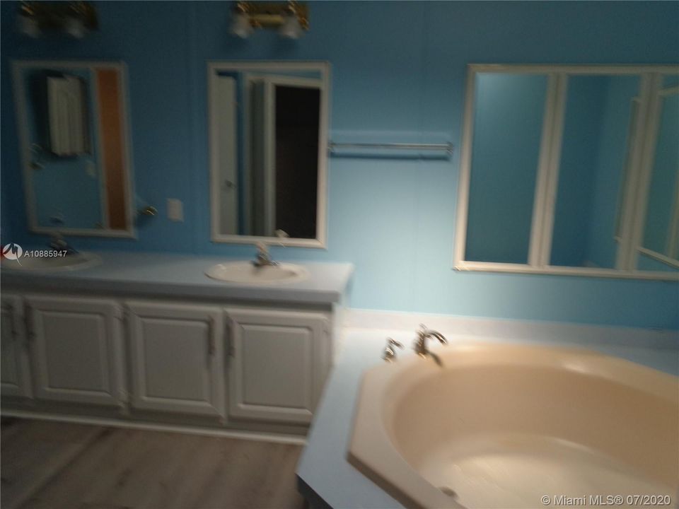 Vendido Recientemente: $149,990 (4 camas, 2 baños, 1690 Pies cuadrados)