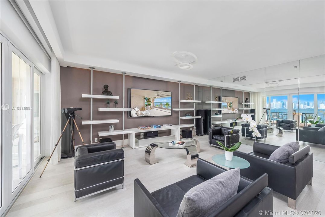 Недавно арендовано: $35,000 (4 спален, 5 ванн, 6120 Квадратных фут)