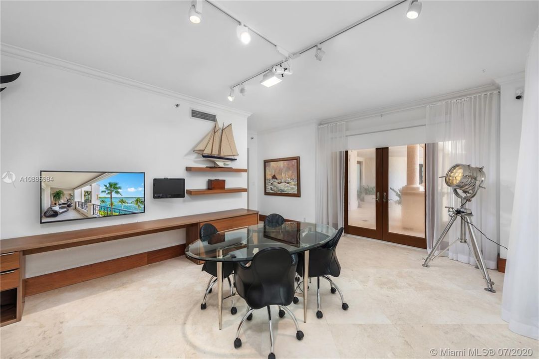 Недавно арендовано: $35,000 (4 спален, 5 ванн, 6120 Квадратных фут)