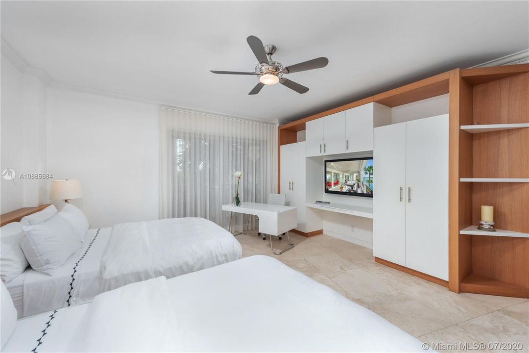 Недавно арендовано: $35,000 (4 спален, 5 ванн, 6120 Квадратных фут)