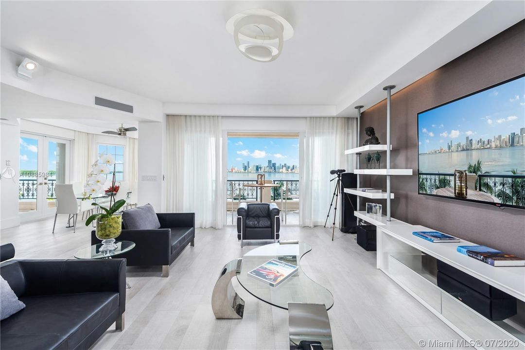 Недавно арендовано: $35,000 (4 спален, 5 ванн, 6120 Квадратных фут)