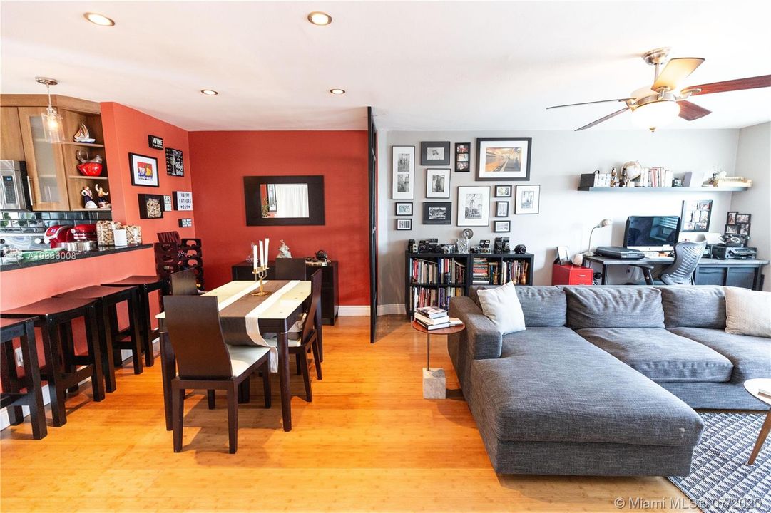 Recently Sold: $265,000 (1 beds, 1 baths, 732 Square Feet)