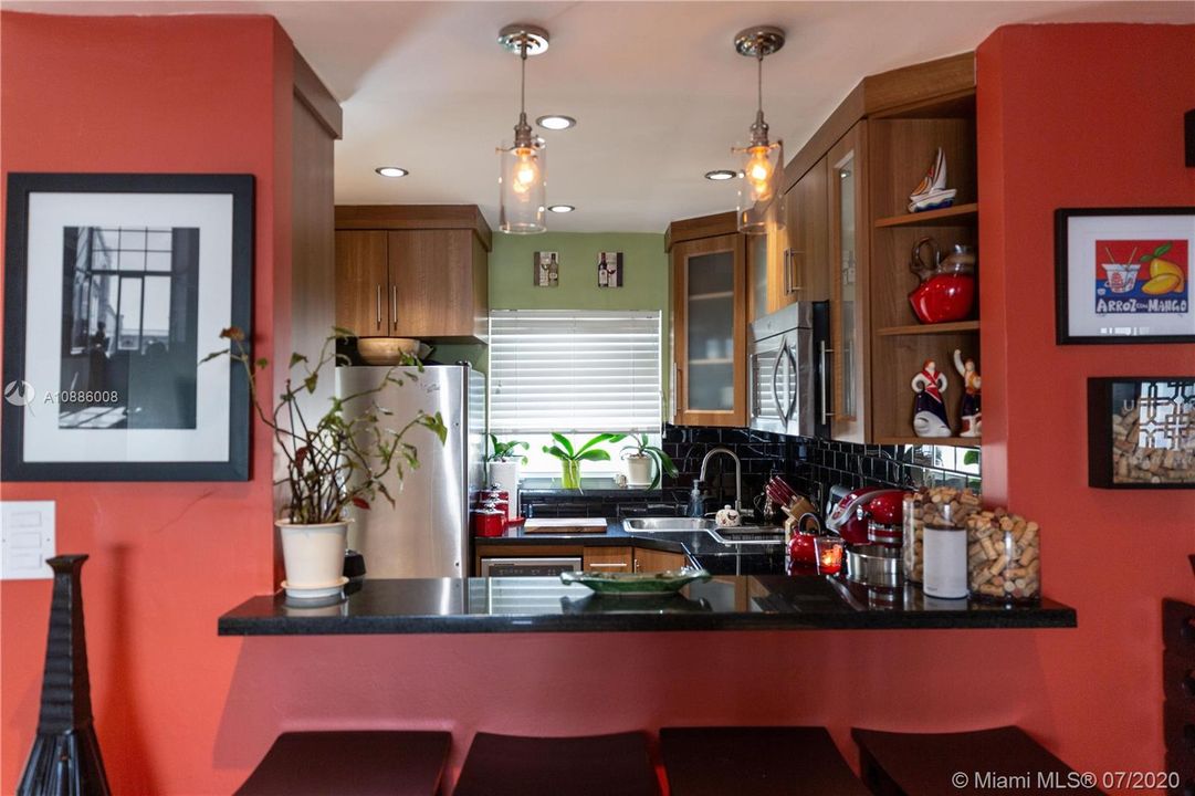 Recently Sold: $265,000 (1 beds, 1 baths, 732 Square Feet)