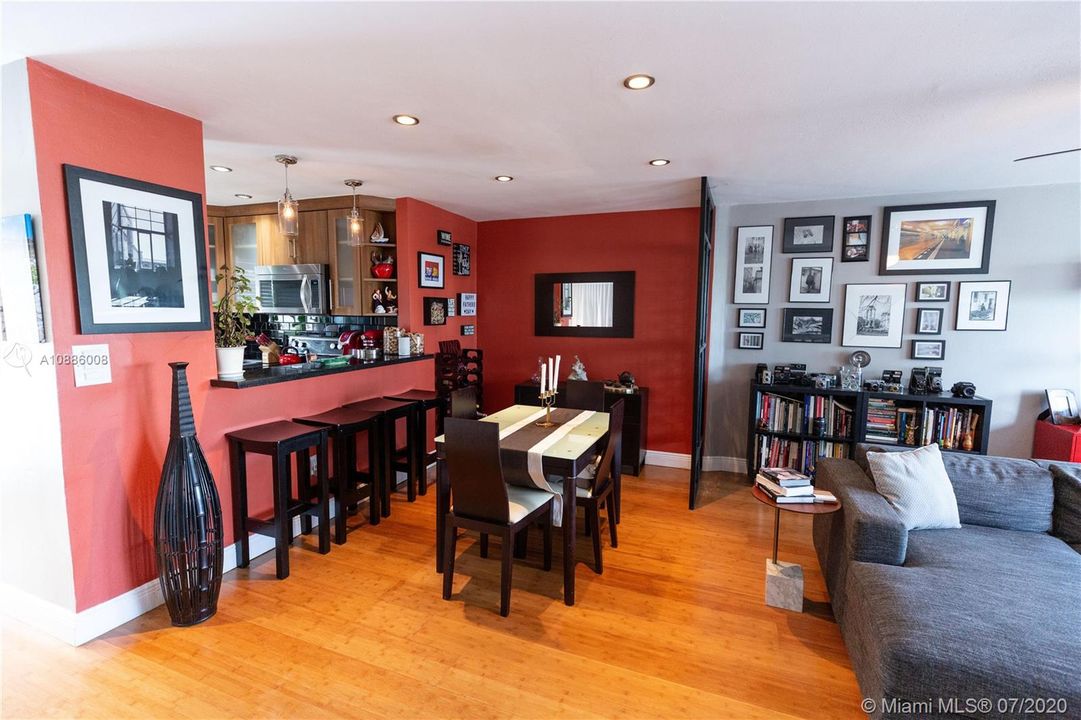 Recently Sold: $265,000 (1 beds, 1 baths, 732 Square Feet)