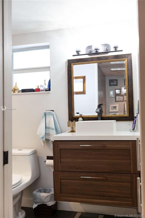 Recently Sold: $265,000 (1 beds, 1 baths, 732 Square Feet)