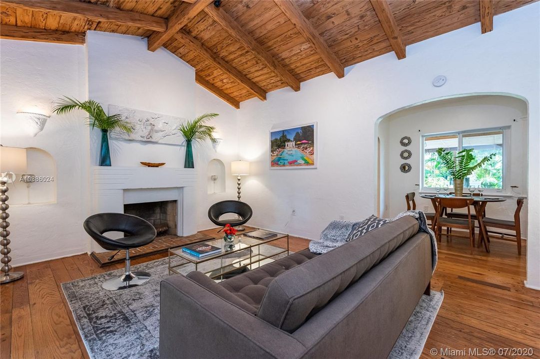 Vendido Recientemente: $449,000 (2 camas, 1 baños, 966 Pies cuadrados)