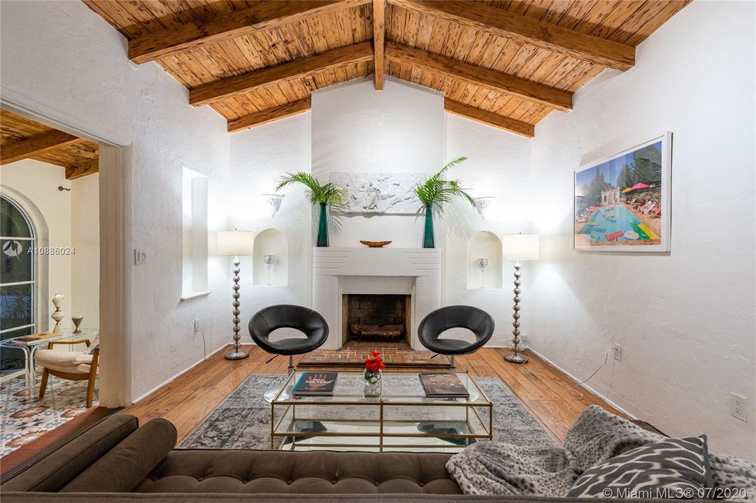Vendido Recientemente: $449,000 (2 camas, 1 baños, 966 Pies cuadrados)