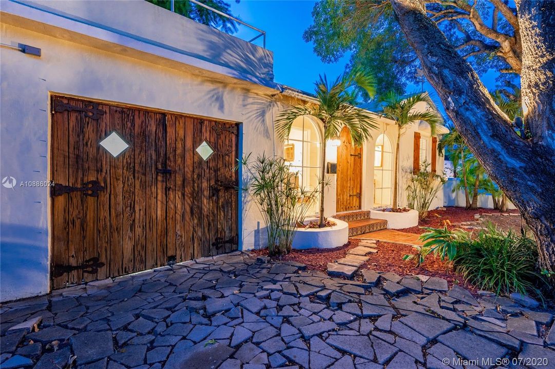 Vendido Recientemente: $449,000 (2 camas, 1 baños, 966 Pies cuadrados)