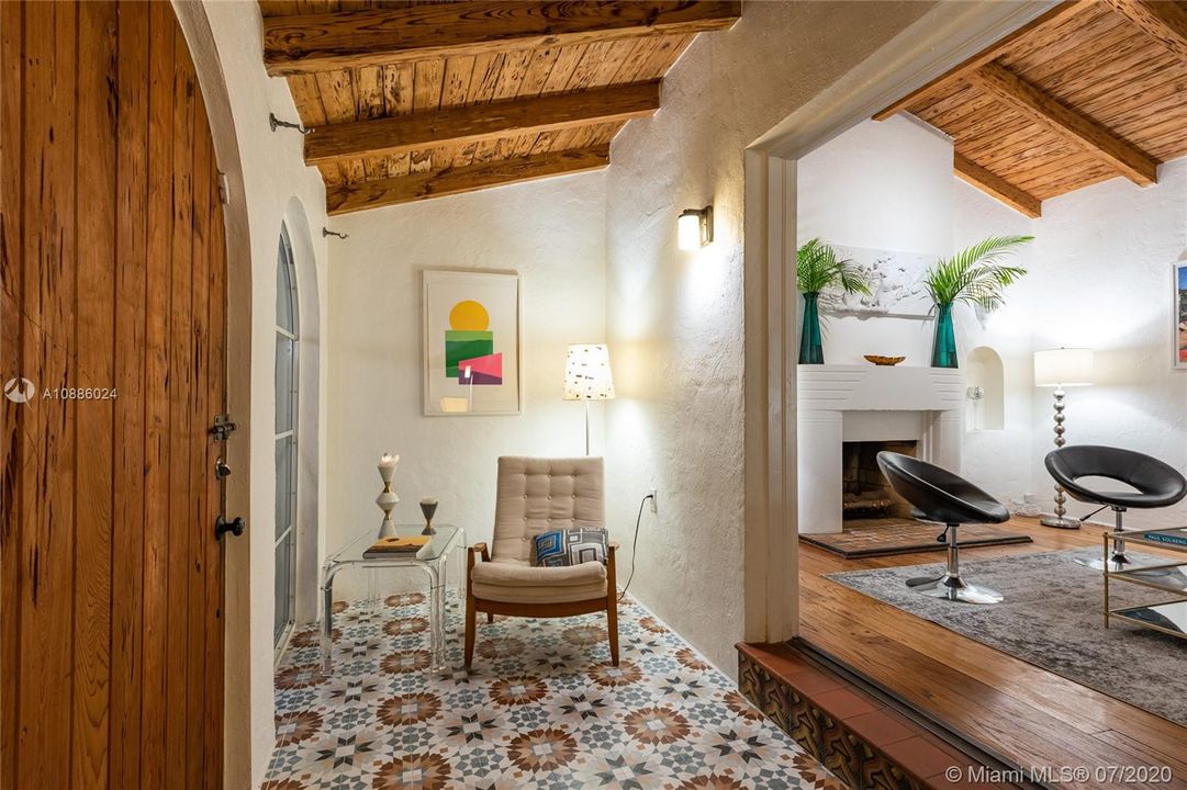 Vendido Recientemente: $449,000 (2 camas, 1 baños, 966 Pies cuadrados)