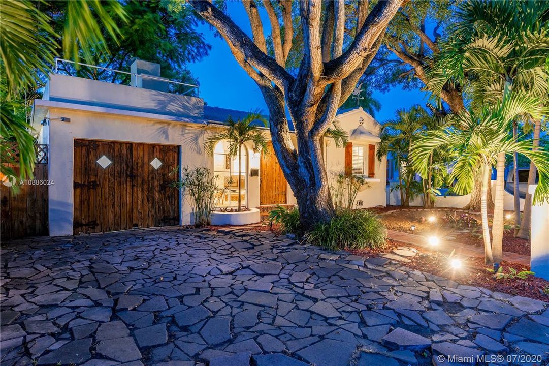 Vendido Recientemente: $449,000 (2 camas, 1 baños, 966 Pies cuadrados)