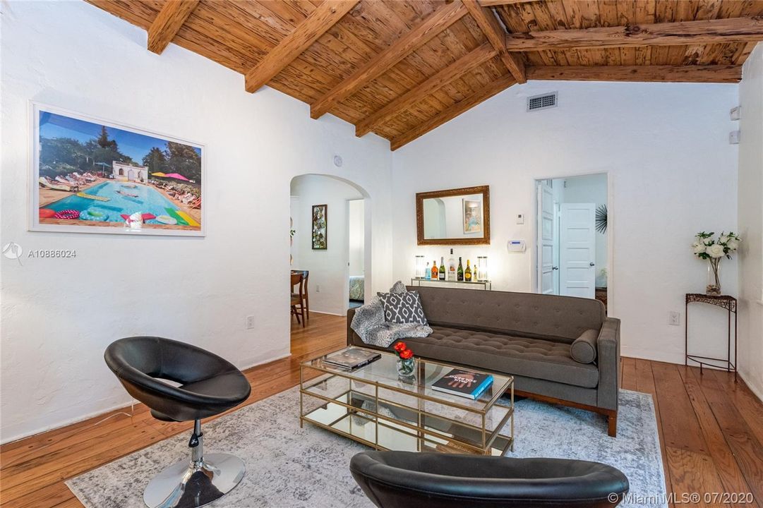 Vendido Recientemente: $449,000 (2 camas, 1 baños, 966 Pies cuadrados)