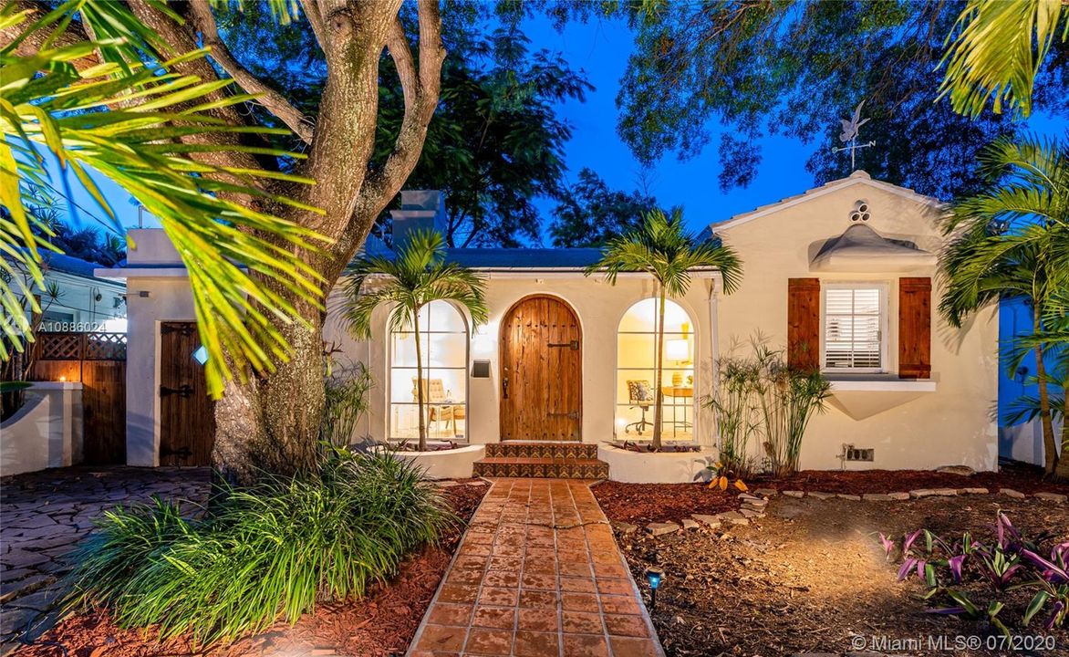 Vendido Recientemente: $449,000 (2 camas, 1 baños, 966 Pies cuadrados)