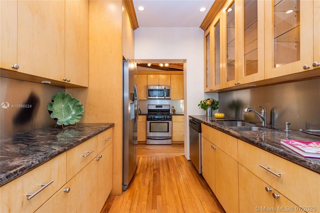 Vendido Recientemente: $449,000 (2 camas, 1 baños, 966 Pies cuadrados)