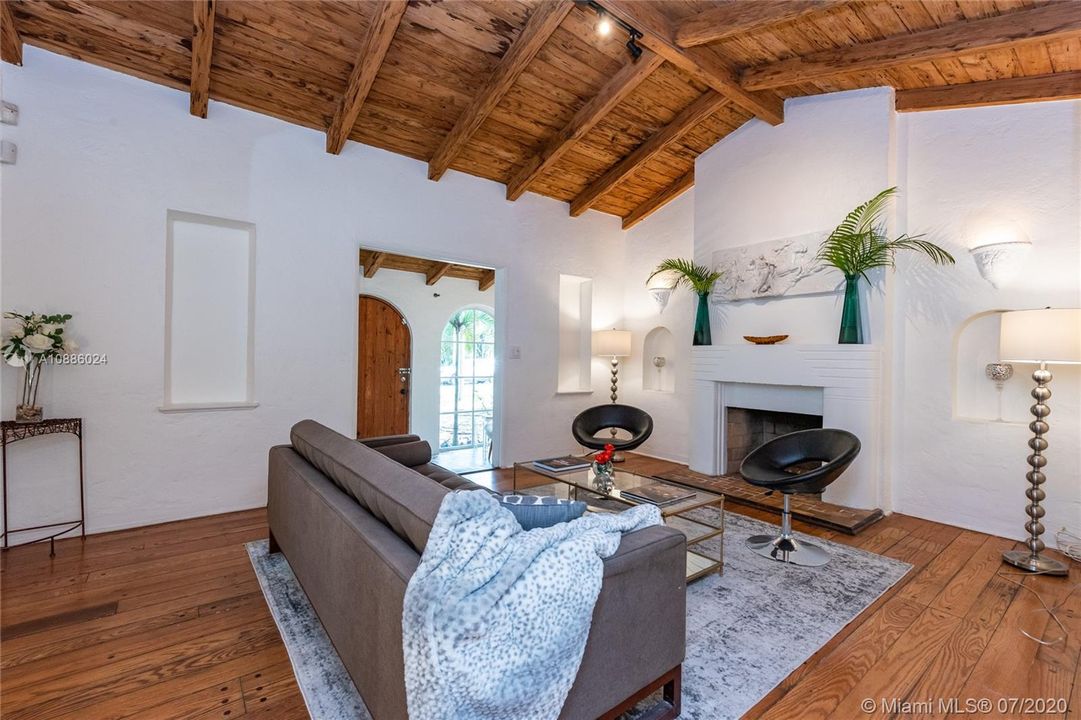 Vendido Recientemente: $449,000 (2 camas, 1 baños, 966 Pies cuadrados)