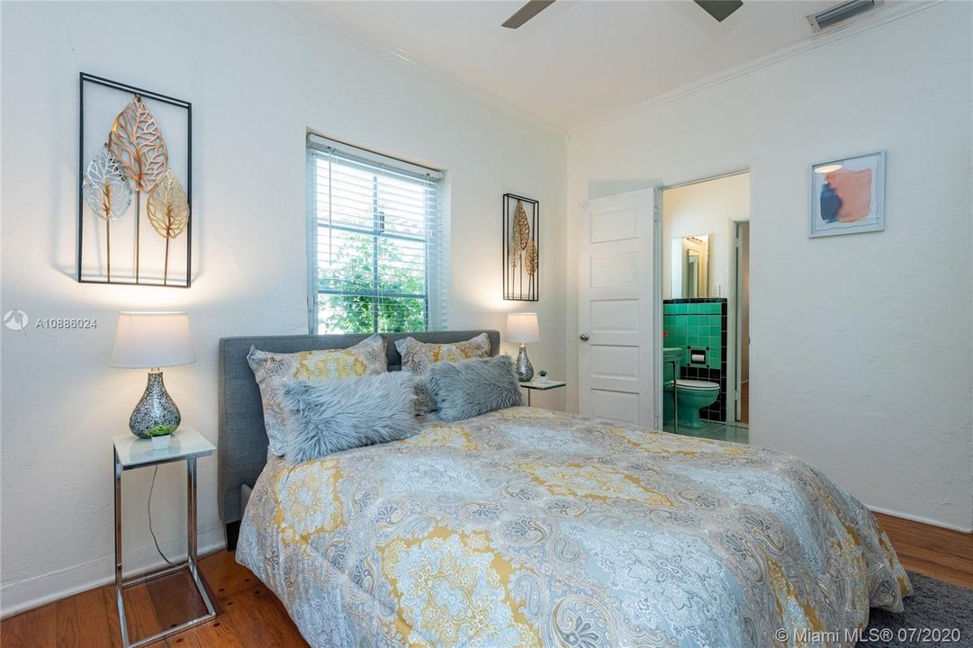 Vendido Recientemente: $449,000 (2 camas, 1 baños, 966 Pies cuadrados)