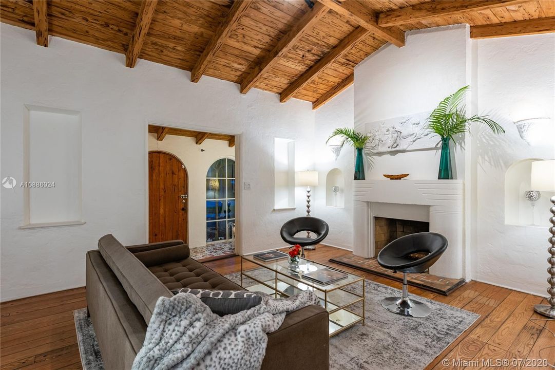 Vendido Recientemente: $449,000 (2 camas, 1 baños, 966 Pies cuadrados)