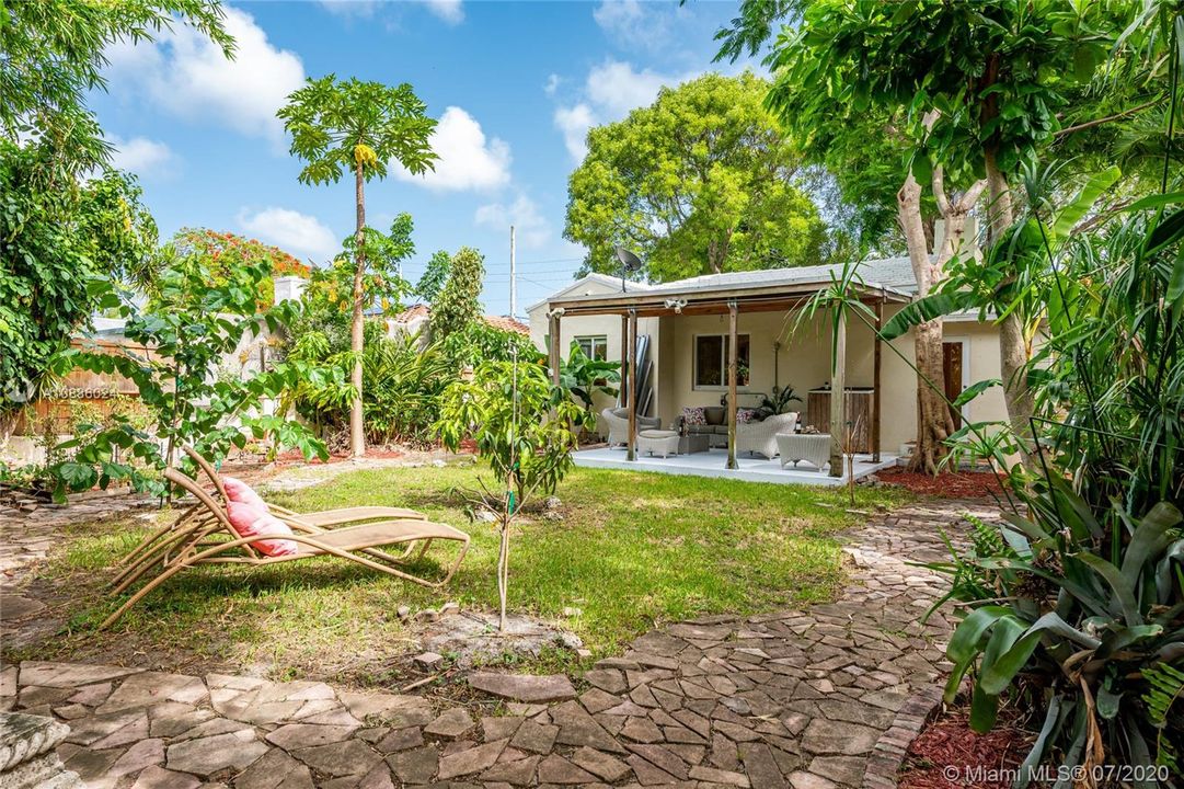 Vendido Recientemente: $449,000 (2 camas, 1 baños, 966 Pies cuadrados)