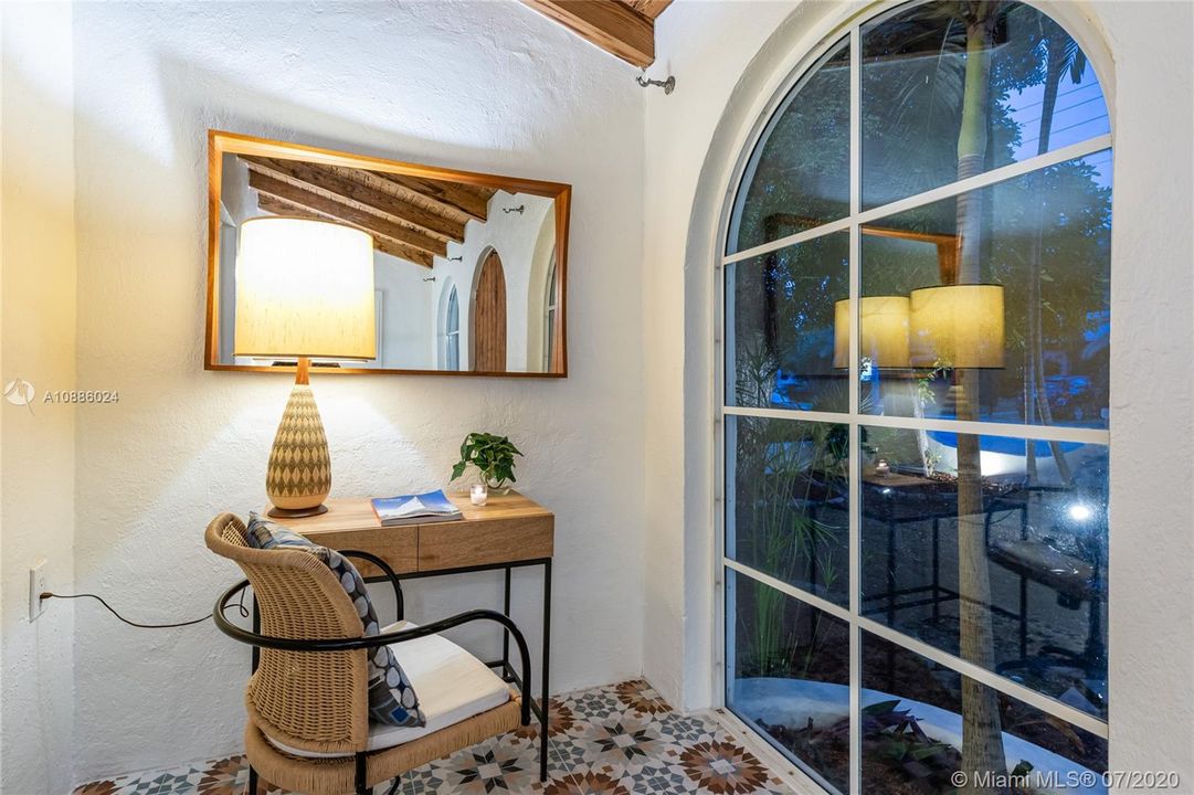 Vendido Recientemente: $449,000 (2 camas, 1 baños, 966 Pies cuadrados)