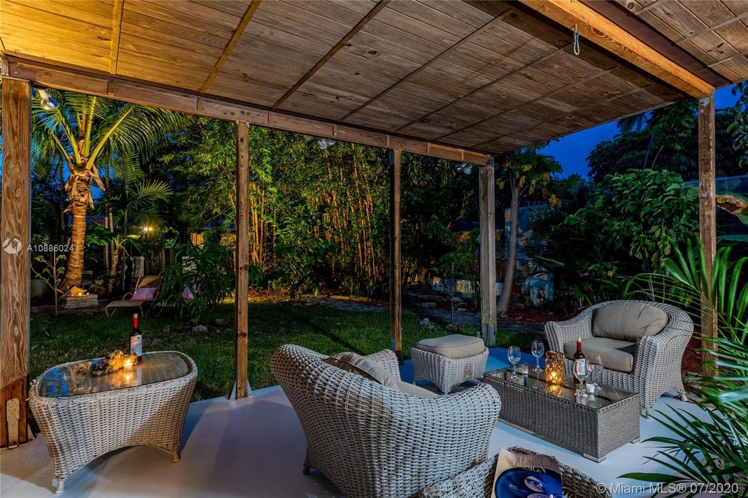 Vendido Recientemente: $449,000 (2 camas, 1 baños, 966 Pies cuadrados)