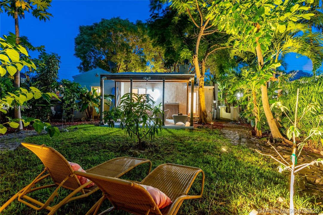 Vendido Recientemente: $449,000 (2 camas, 1 baños, 966 Pies cuadrados)