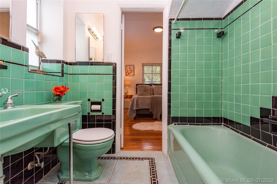 Vendido Recientemente: $449,000 (2 camas, 1 baños, 966 Pies cuadrados)