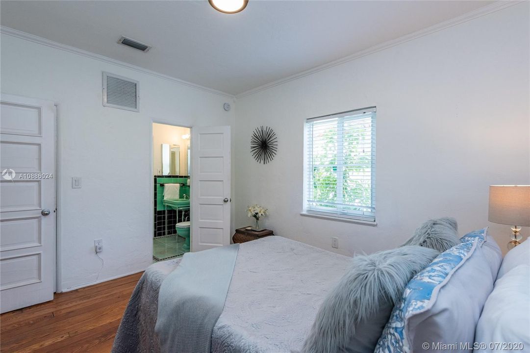 Vendido Recientemente: $449,000 (2 camas, 1 baños, 966 Pies cuadrados)