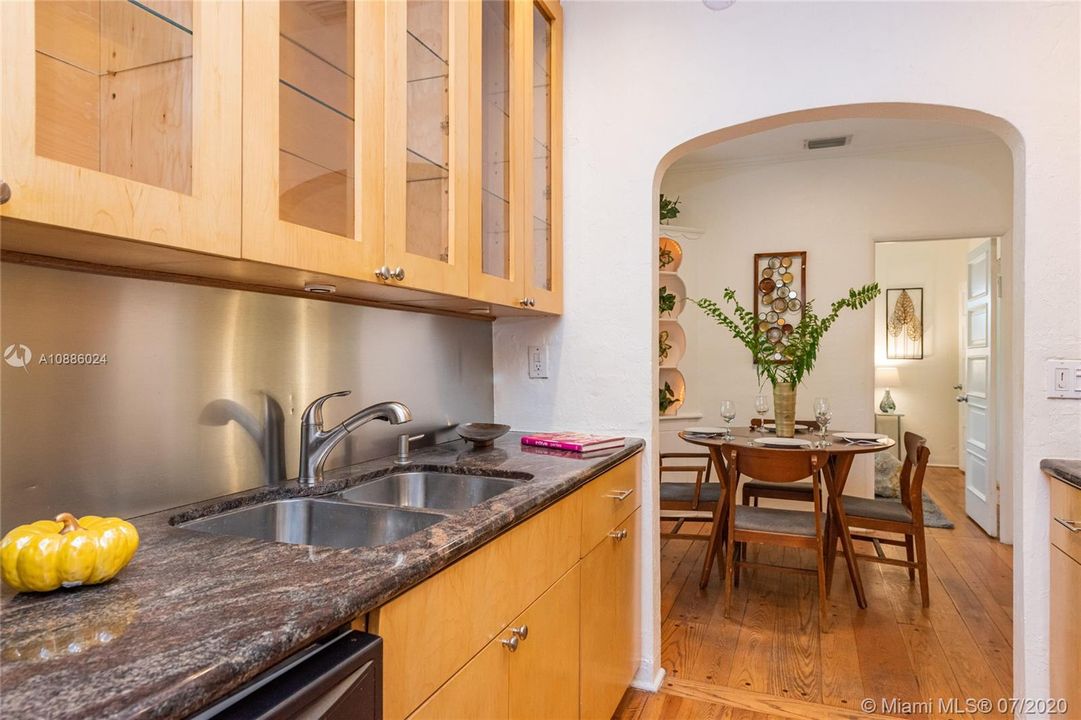 Vendido Recientemente: $449,000 (2 camas, 1 baños, 966 Pies cuadrados)
