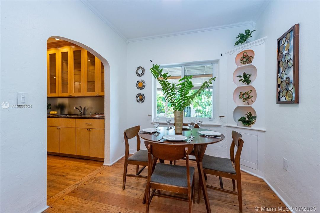 Vendido Recientemente: $449,000 (2 camas, 1 baños, 966 Pies cuadrados)