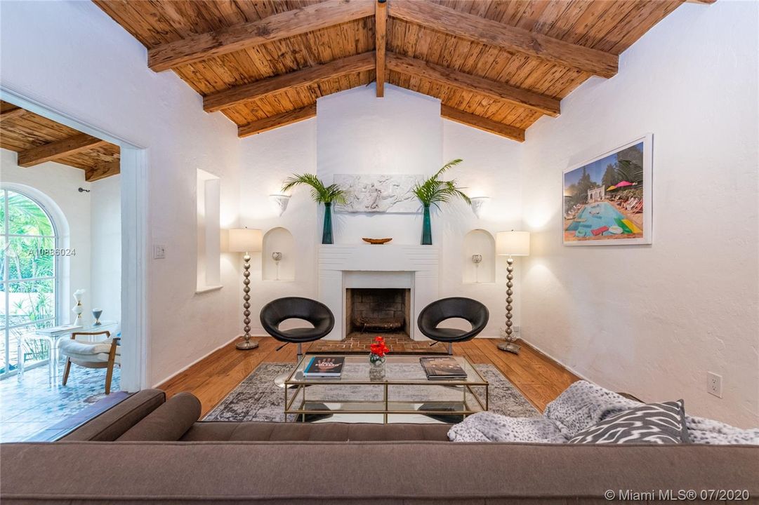 Vendido Recientemente: $449,000 (2 camas, 1 baños, 966 Pies cuadrados)