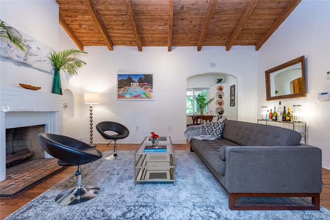 Vendido Recientemente: $449,000 (2 camas, 1 baños, 966 Pies cuadrados)