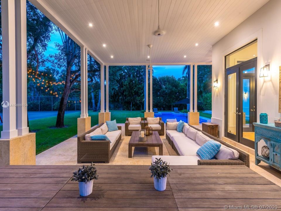 Недавно продано: $6,199,000 (7 спален, 7 ванн, 6169 Квадратных фут)