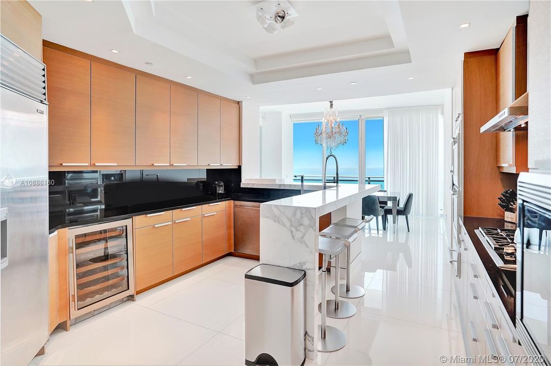 Recently Sold: $4,950,000 (3 beds, 3 baths, 2763 Square Feet)