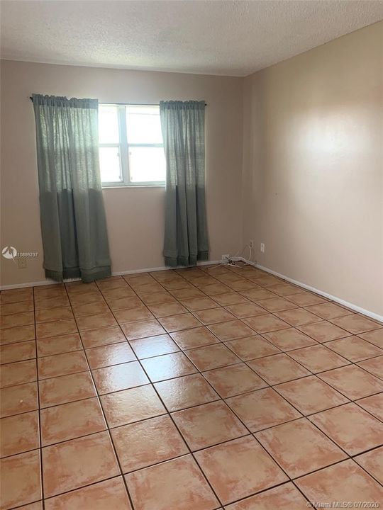 Vendido Recientemente: $47,000 (1 camas, 1 baños, 640 Pies cuadrados)