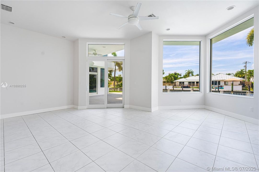 Recently Sold: $1,599,900 (6 beds, 5 baths, 4639 Square Feet)
