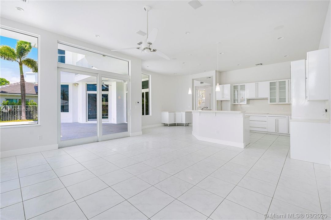 Recently Sold: $1,599,900 (6 beds, 5 baths, 4639 Square Feet)