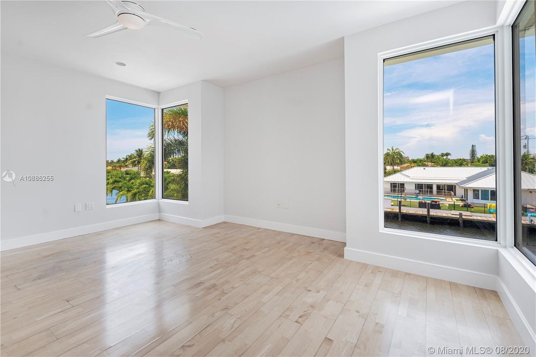 Recently Sold: $1,599,900 (6 beds, 5 baths, 4639 Square Feet)