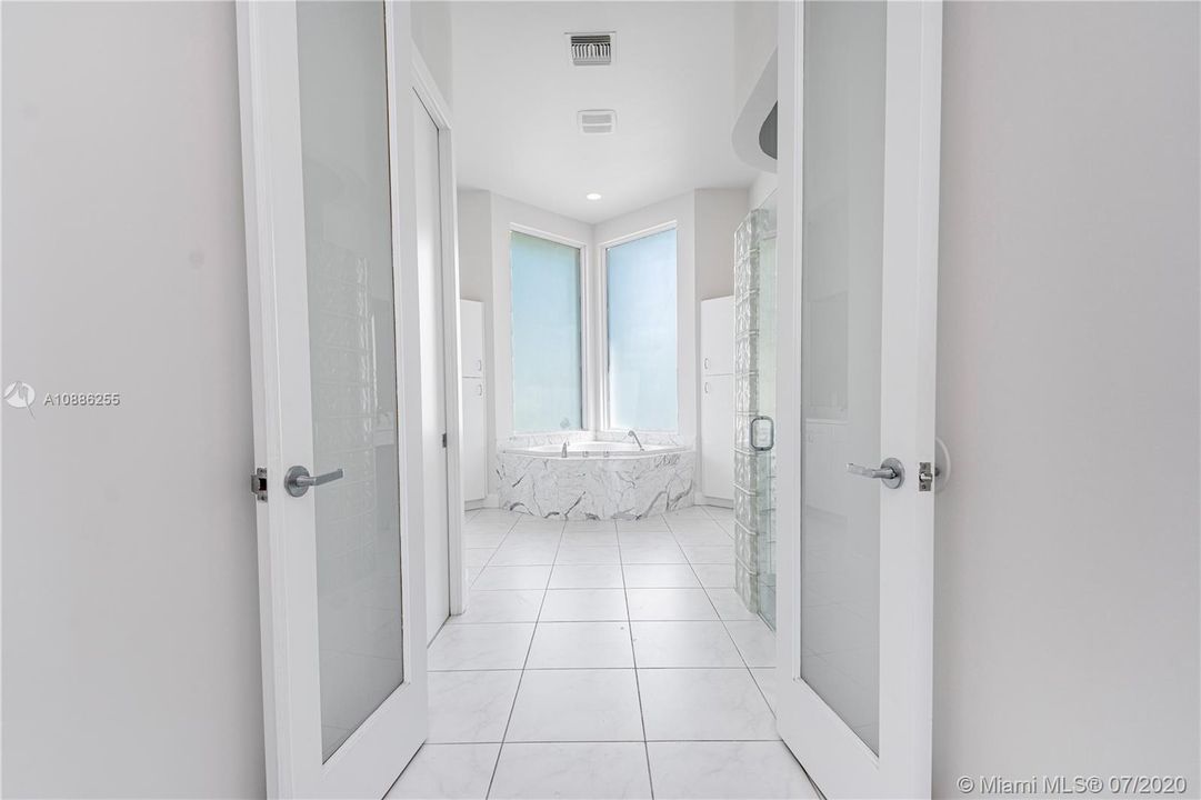 Recently Sold: $1,599,900 (6 beds, 5 baths, 4639 Square Feet)