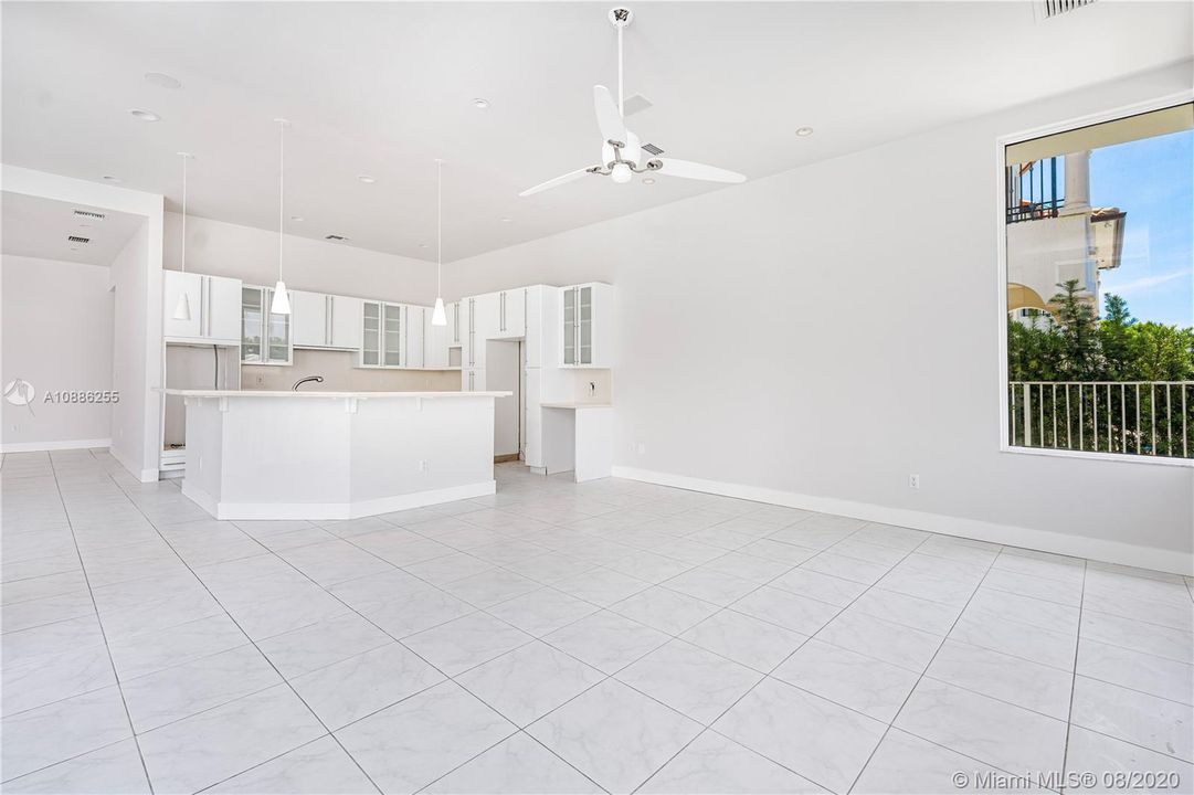Recently Sold: $1,599,900 (6 beds, 5 baths, 4639 Square Feet)