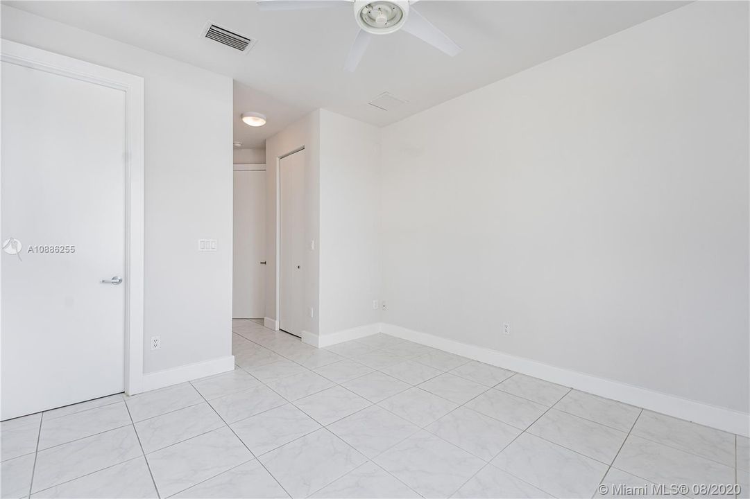 Recently Sold: $1,599,900 (6 beds, 5 baths, 4639 Square Feet)