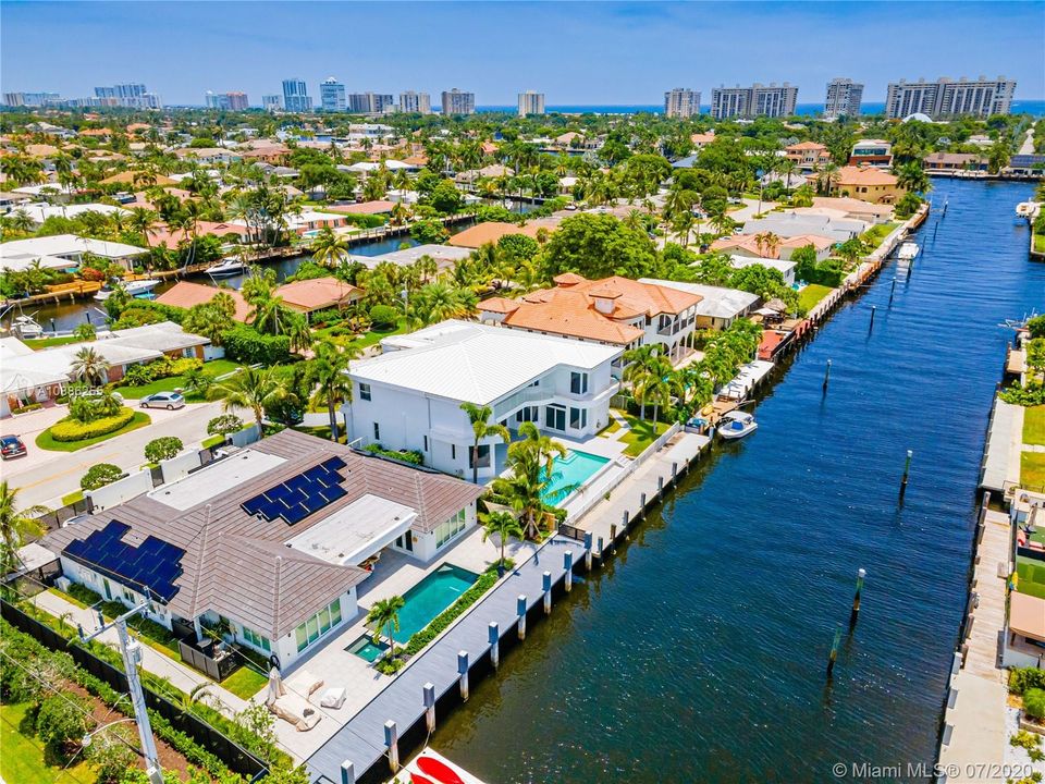 Recently Sold: $1,599,900 (6 beds, 5 baths, 4639 Square Feet)