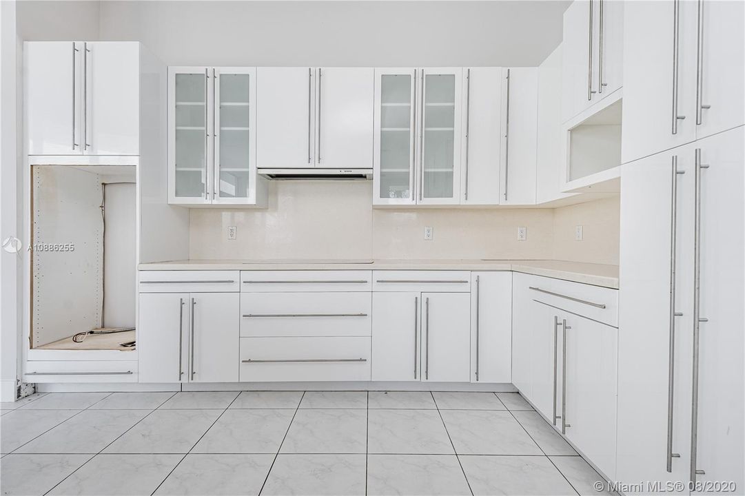 Recently Sold: $1,599,900 (6 beds, 5 baths, 4639 Square Feet)