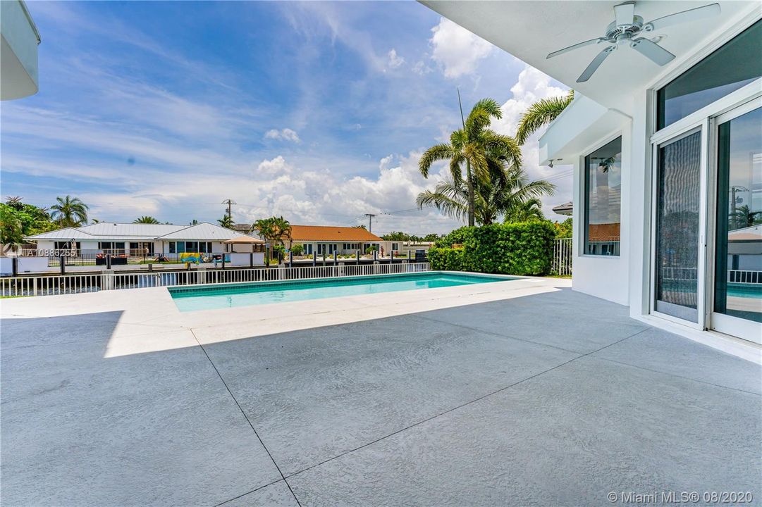 Recently Sold: $1,599,900 (6 beds, 5 baths, 4639 Square Feet)