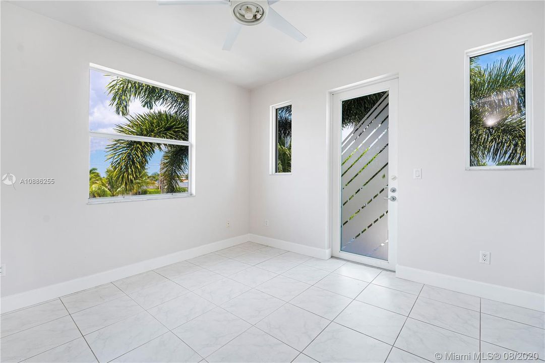 Recently Sold: $1,599,900 (6 beds, 5 baths, 4639 Square Feet)
