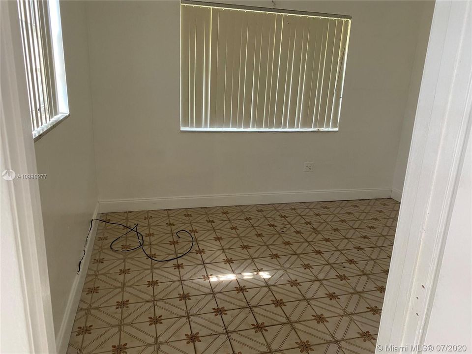 Recently Rented: $995 (1 beds, 1 baths, 3196 Square Feet)