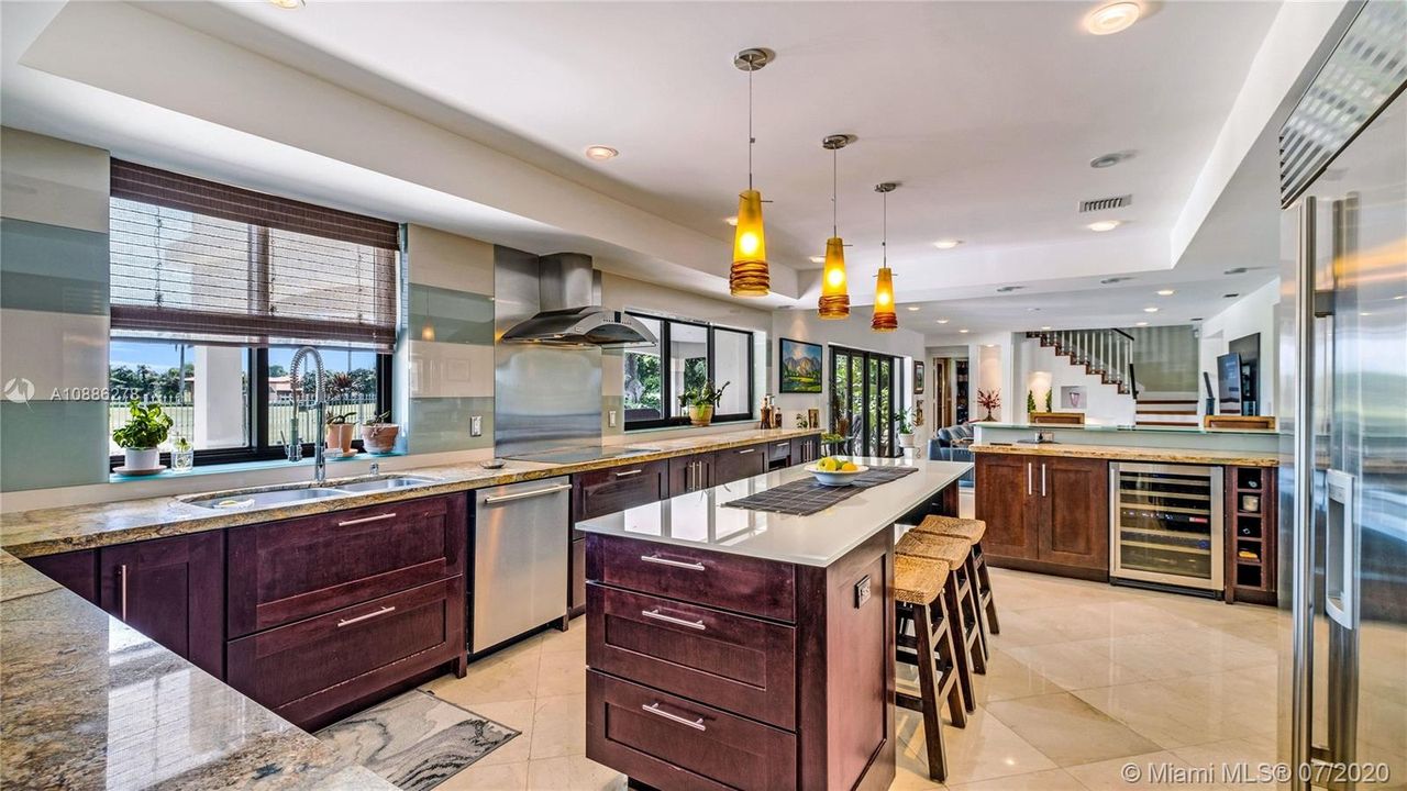 Recently Sold: $2,575,000 (5 beds, 4 baths, 3501 Square Feet)