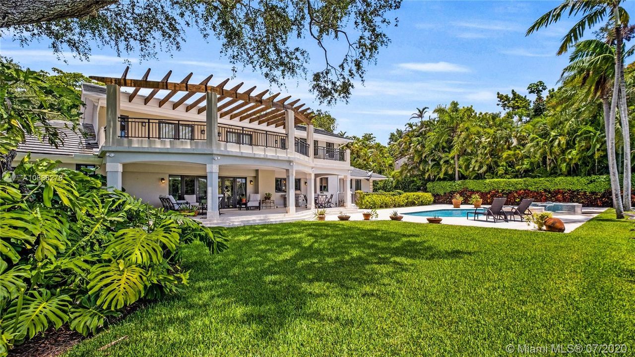 Recently Sold: $2,575,000 (5 beds, 4 baths, 3501 Square Feet)