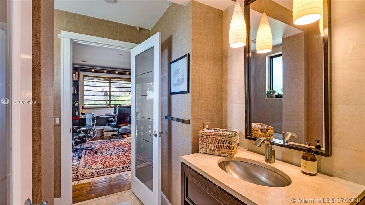 Recently Sold: $2,575,000 (5 beds, 4 baths, 3501 Square Feet)